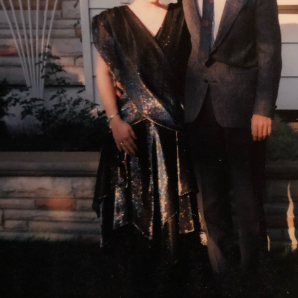 Vintage dress w/removable shoulder pads - Picture 11 of 11